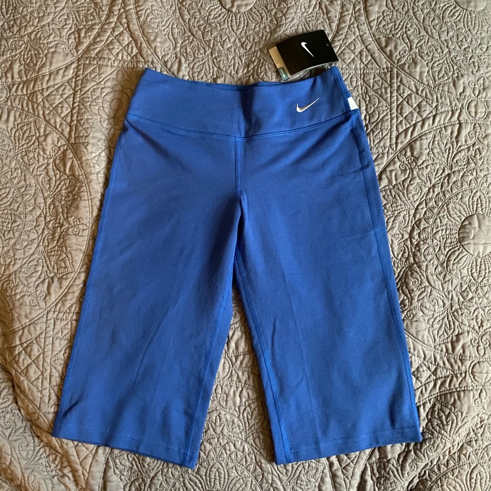 nike women’s biker shorts, size S